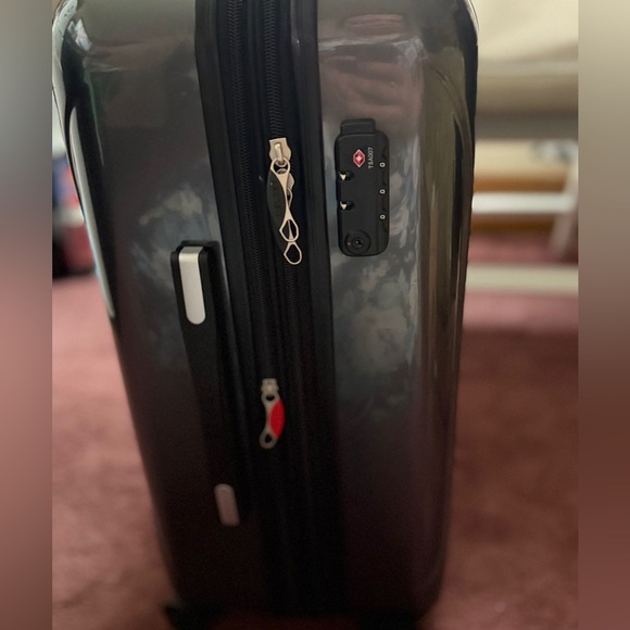 Brandnew Delsey Paris Luggage 21” carry on - Picture 4 of 6